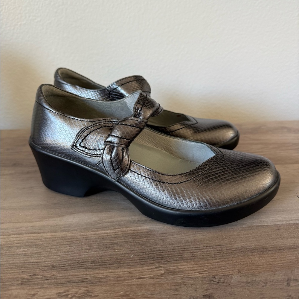Algeria Women's Metallic Mary Jane Shoes 38 7.5